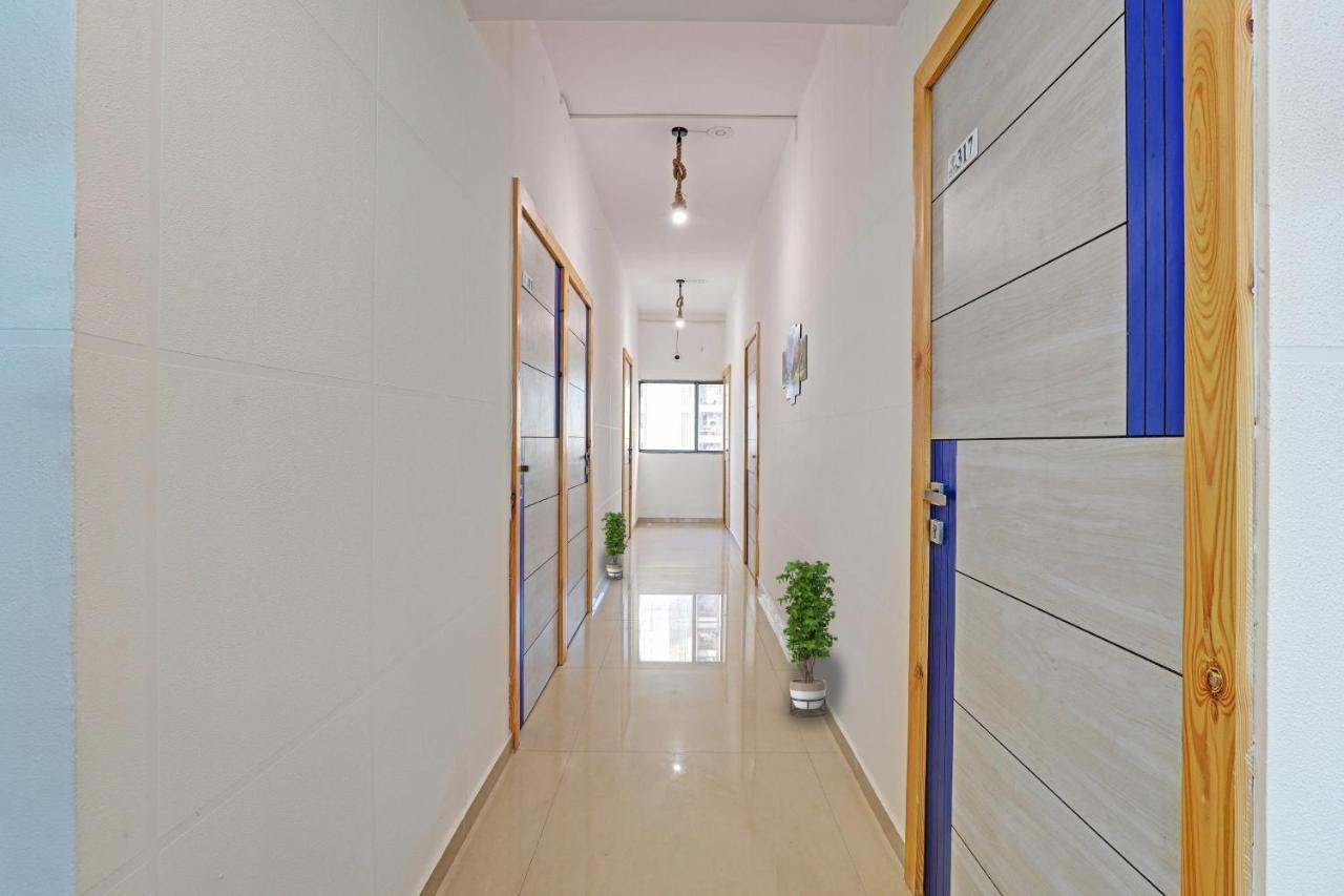 Hotel Solitaire, Best Luxurious Hotel Ac Rooms In Σουράτ Εξωτερικό φωτογραφία