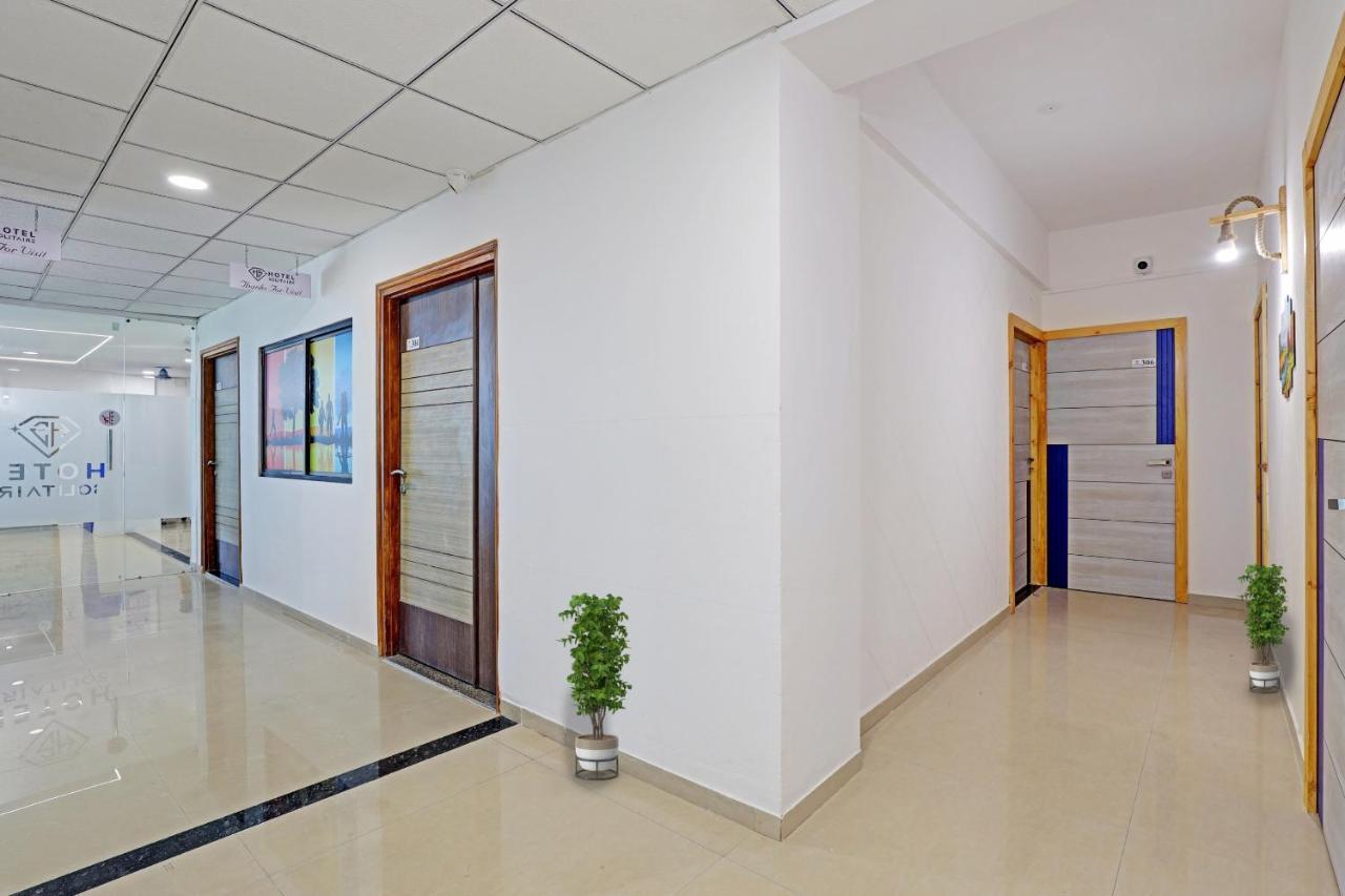 Hotel Solitaire, Best Luxurious Hotel Ac Rooms In Σουράτ Εξωτερικό φωτογραφία
