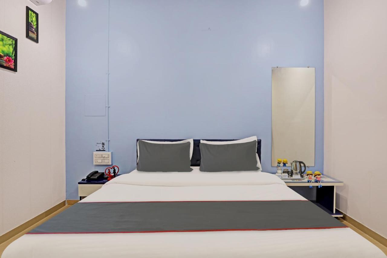 Hotel Solitaire, Best Luxurious Hotel Ac Rooms In Σουράτ Εξωτερικό φωτογραφία