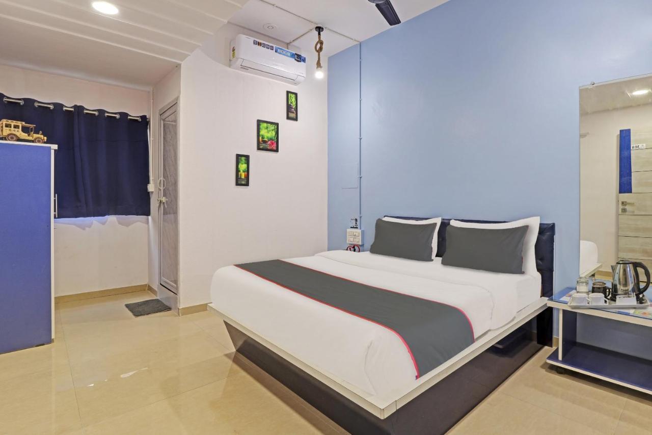 Hotel Solitaire, Best Luxurious Hotel Ac Rooms In Σουράτ Εξωτερικό φωτογραφία