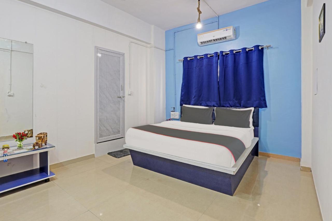 Hotel Solitaire, Best Luxurious Hotel Ac Rooms In Σουράτ Εξωτερικό φωτογραφία