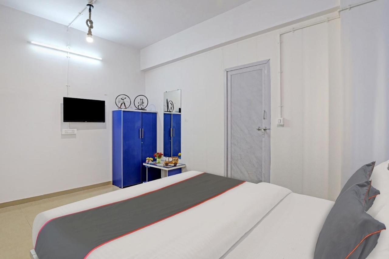 Hotel Solitaire, Best Luxurious Hotel Ac Rooms In Σουράτ Εξωτερικό φωτογραφία
