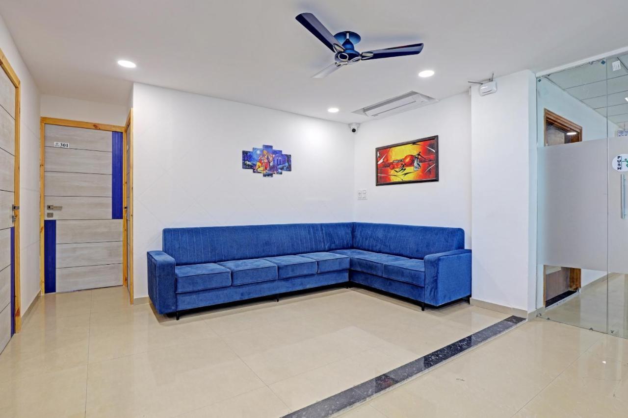Hotel Solitaire, Best Luxurious Hotel Ac Rooms In Σουράτ Εξωτερικό φωτογραφία